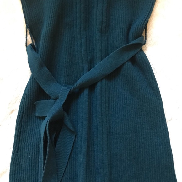 Cute turtleneck w/belt - Picture 3 of 4